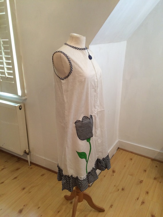 Lovely white Vintage 1960s light shift dress with… - image 2