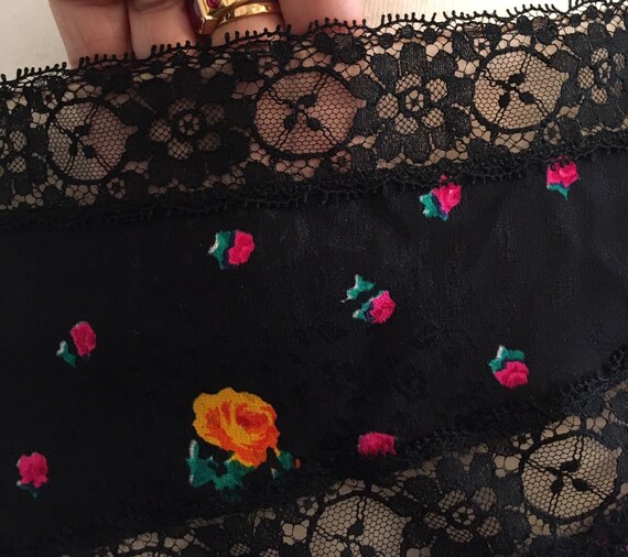 A beautiful silk black and floral 1980s vintage d… - image 6