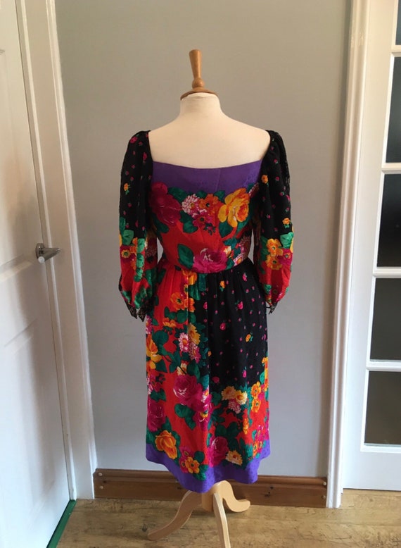 A beautiful silk black and floral 1980s vintage d… - image 9