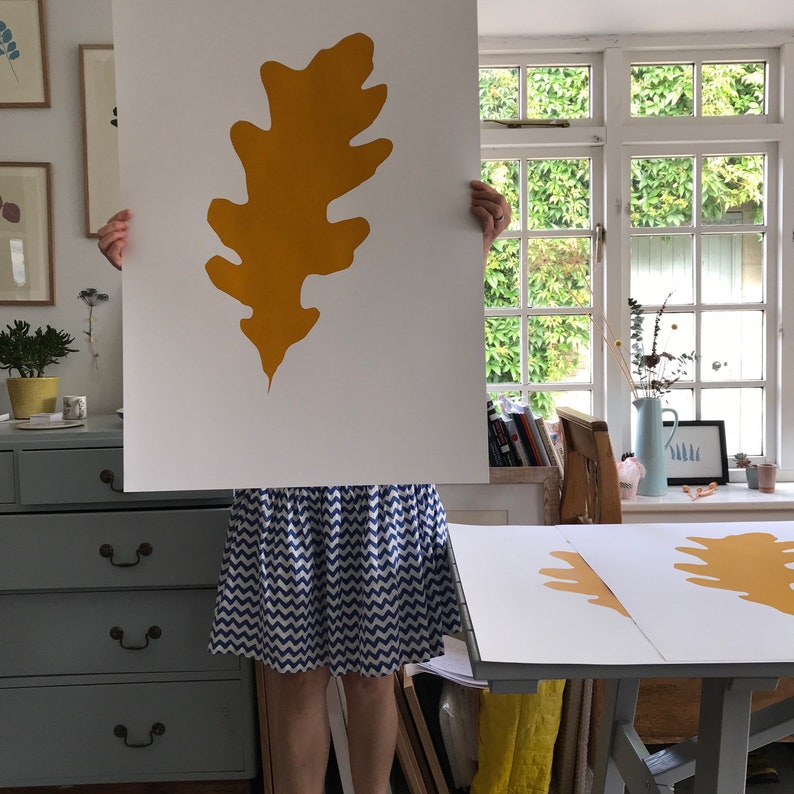 Oak leaf giant silhouette yellow ochre original screenprint minimalist botanical imagem 4