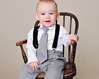 Conjunto de traje gris de 4 piezas para bautizo, bendición y bautismo con tirantes Grayson para bebé niño