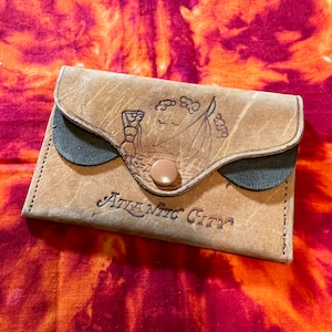 Vintage 30's Atlantic City Cartera de cuero con herramientas Beach Scene Monedero