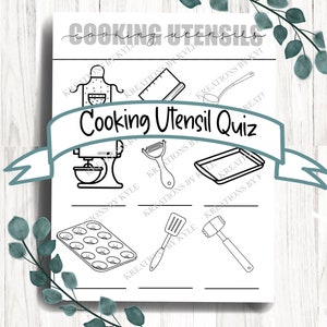 Könnte beinhalten: Ein schwarz-weißes druckbares Arbeitsblatt mit dem Titel "Cooking Utensil Quiz". Das Arbeitsblatt zeigt Bilder verschiedener Küchenutensilien, darunter eine Küchenmaschine, ein Sparschäler, ein Muffinblech, ein Spatel und ein Fleischhammer.