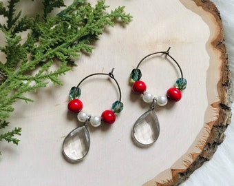 Pendientes de aro navideño rojo y verde con cuentas con gotas de >> pendientes navideños pendientes navideños joyas navideñas pendientes de lágrima