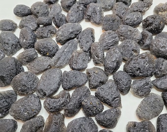 Piedra Agni Manitita "Perla del Fuego Divino" de Indonesia: Obsidiana volcánica natural en bruto, cristal similar a la moldavita.