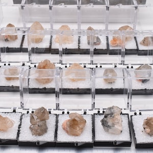 Cristallo di cerussite in scatola da esposizione da Touissit Marocco // Raro cristallo unico proveniente dall&#39;Africa