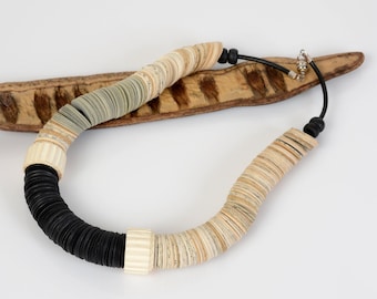 Zwart-wit boekpapier ketting, ketting gerecycled bibliotheekboek, boekenwurm vintage sieraden, cadeau voor boekenliefhebber, duurzame sieraden cadeau