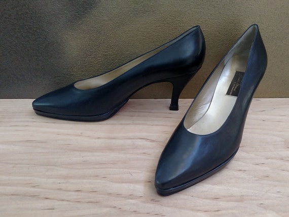 navy blue pumps size 10