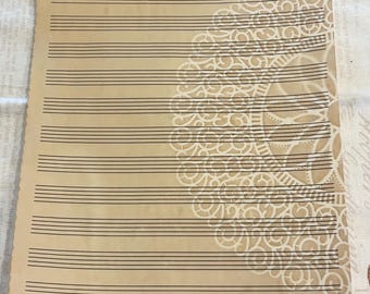 Carta pentagrammata tinta al caffè: pentagramma a righe su entrambi i lati, tinto al caffè con un motivo a centrino casuale, 20 fogli