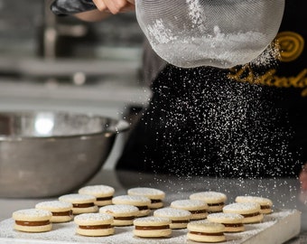 15 Traditional Dulce De Leche Cookies (Alfajores)