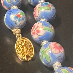 Vintage oriental Asian cloisonné enamel hand beaded hand knitted necklace. 27 long 12mm beads. Blue beads pink and blue flowers image 5