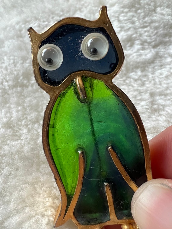 Vintage owl pin.  resin, gold metal. Googly eyes.… - image 6