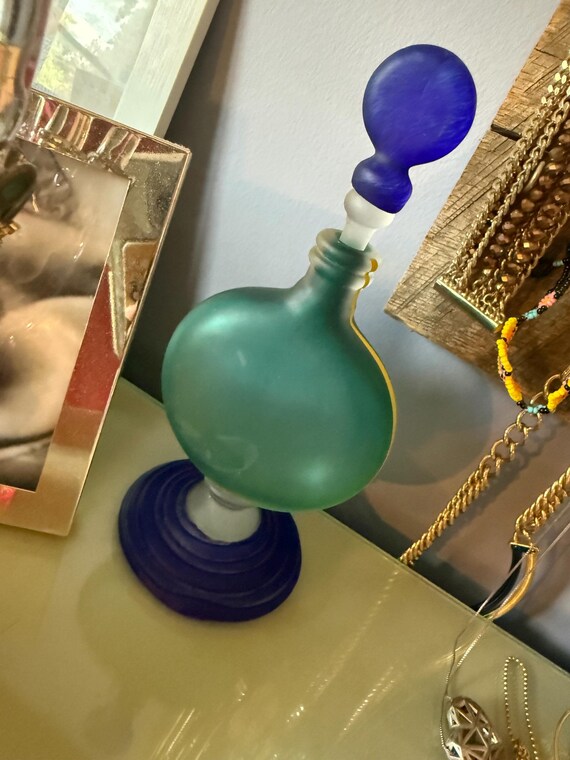 Art glass perfume bottle. Blown glass. Satin glass.