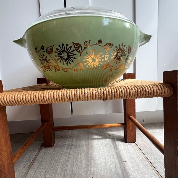 Vintage Pyrex Style 443 2.5 Quart Cinderella bowl with lid. Green sage and gold medallion pattern. Promotional piece.