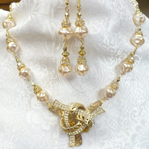 Bittersweet Designs Loop Necklace Ivory Baroque