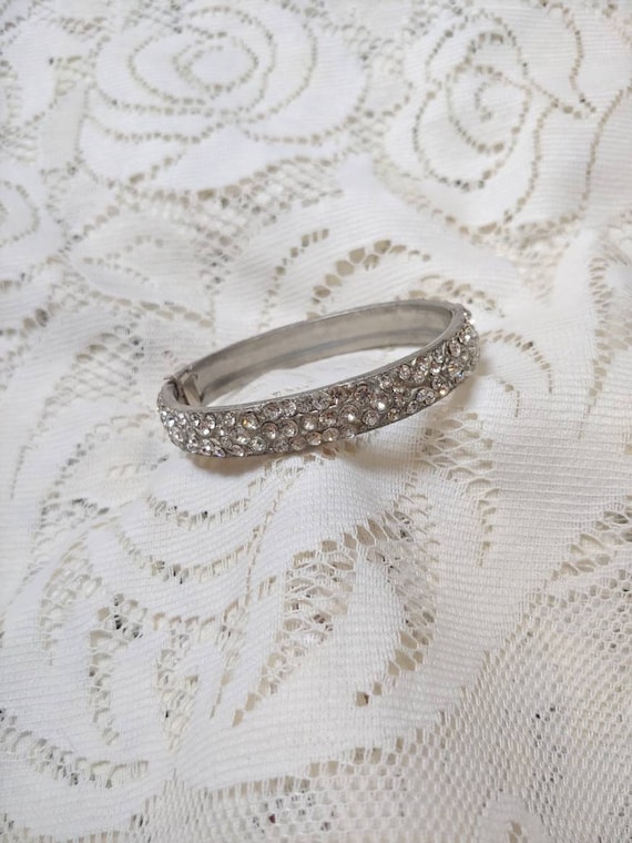 A STUNNING Vintage 1920s Art Deco Rhinestone Bangl