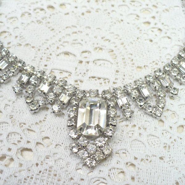 Vintage RHINESTONE Bib Style Necklace - silver tone metal - Super sparkly - WEDDING - Bridal jewelry - 15 inch - bridesmaid gift - bib style