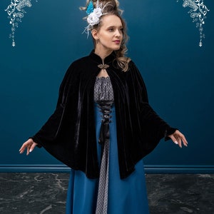 Gente-dame Shoulder Cloak Versailles clothing - Renaissance top for women, LARP costume and nobility cosplay