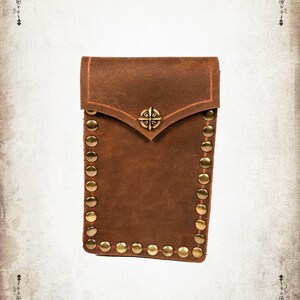 Mercenary medium brown leather poutch in leather for LARP, action roleplaying and cosplay