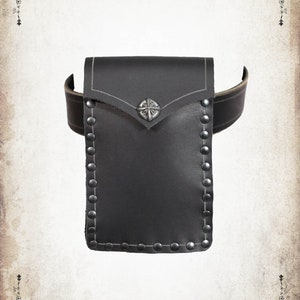 Mercenary medium black leather poutch in leather for LARP, action roleplaying and cosplay