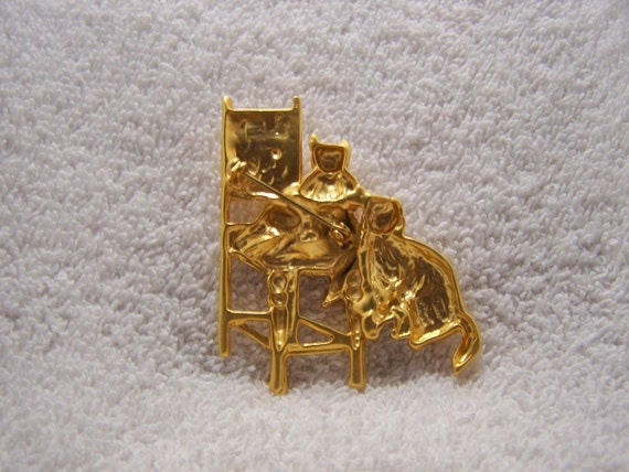 Gold tone brooch has three cats sitting around an… - image 2