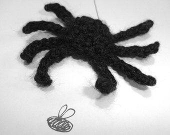 Juguete para rellenar bolsas de recuerdo de fiesta de araña con patrón de ganchillo de Halloween: descarga instantánea, fácil y rápida en PDF, negro, blanco y gris. monocromo