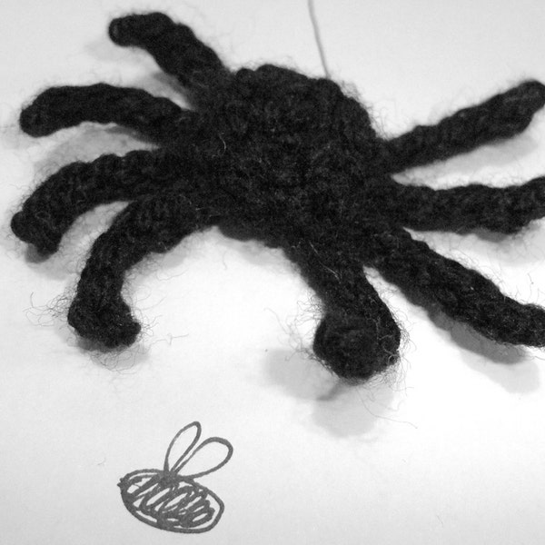 Juguete para rellenar bolsas de recuerdo de fiesta de araña con patrón de ganchillo de Halloween: descarga instantánea, fácil y rápida en PDF, negro, blanco y gris. monocromo