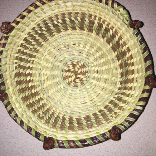 Small Charleston Sweetgrass Basket With Pine Knot Accents Etsy