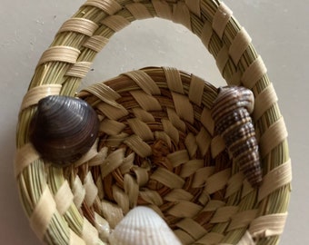 Sweetgrass Side Handle Basket with SEASHELLS Magnet