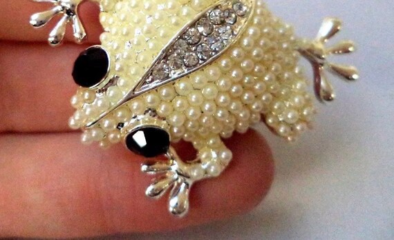Dainty Regency Frog Pin, Small Figural covered in Faux Pearl & Ice Rhinestones  With Black Gem Eyes, collectible critter pin