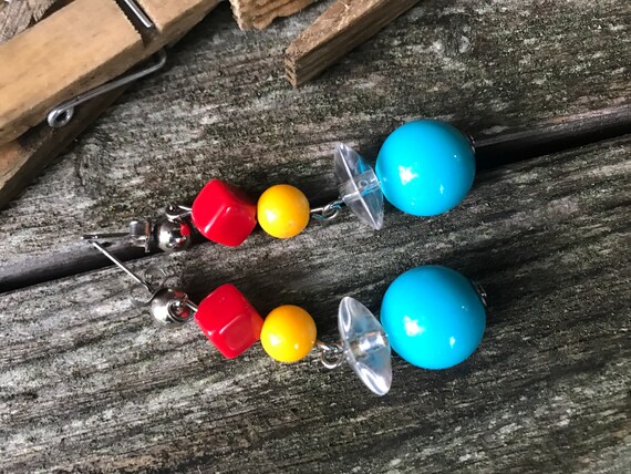 Cool Mid Century Rainbow Plastic Beaded Dangle St… - image 3