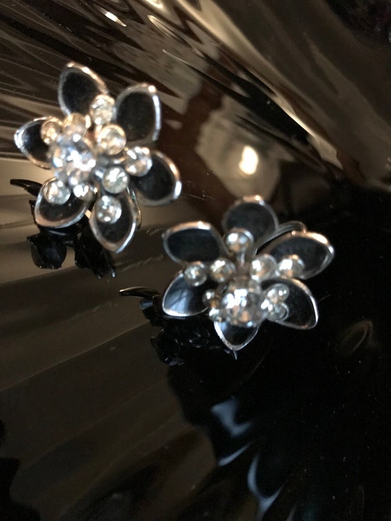 Beautiful CORO Black Enamel & Rhinestone Silver tone Flower Screwback Vintage Earrings, Signed Mid Century Rare Collectible Designer Jewelry