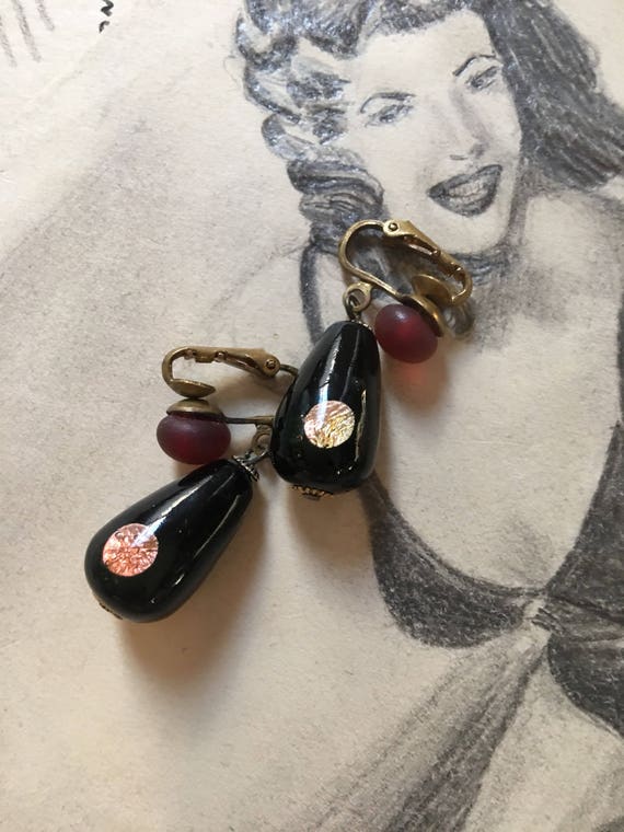 Beautiful 1950s Art Glass Black Gold & Frosted Red Teardrop Dangle Earrings
