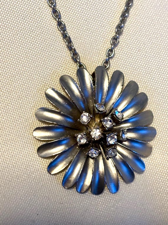 Brushed Metal 3 Dimensional Flower Daisy Necklace, Modern Vintage by Cookie Lee, Spring Flower Sunburst Floral Pendant with Ice Rhinestones
