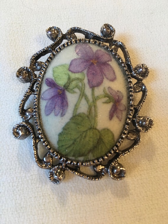 Purple Violet Floral Sugared Acrylic Vintage Brooch with Silvertone Scrollwork, Mid Century 70s Country Holly Hobby Folksy Jewelry