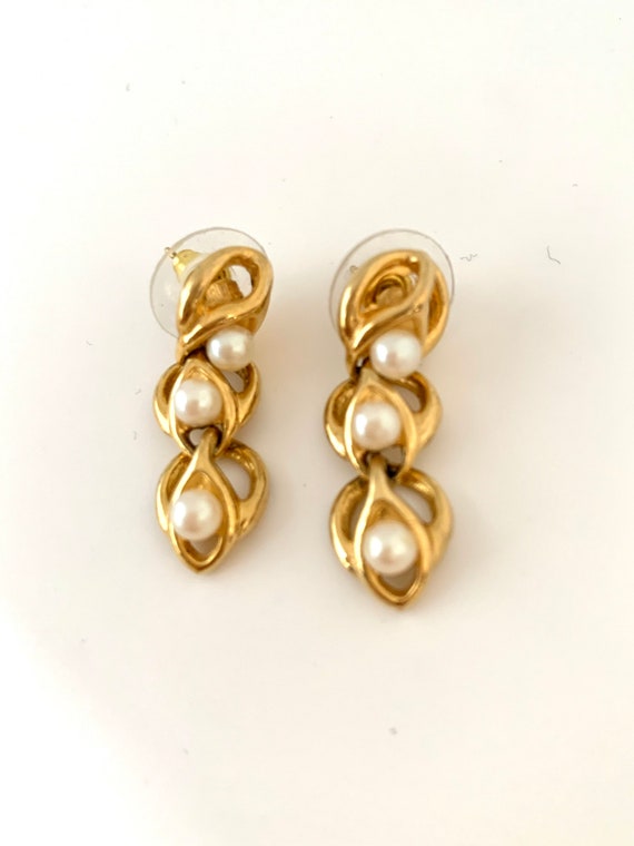Gold Link Pearl Dangles, Classy Swingy Uptown Disco Statement Earrings, 70s costume Jewelry, On Trend Vintage Fashion