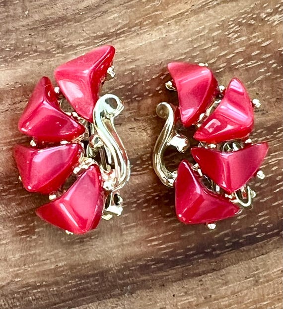 Cherry Red Thermoset Screw Backs, Shimmery Vintage Earrings, 50s Costume Jewelry, mid century Sock Hop Party Bling