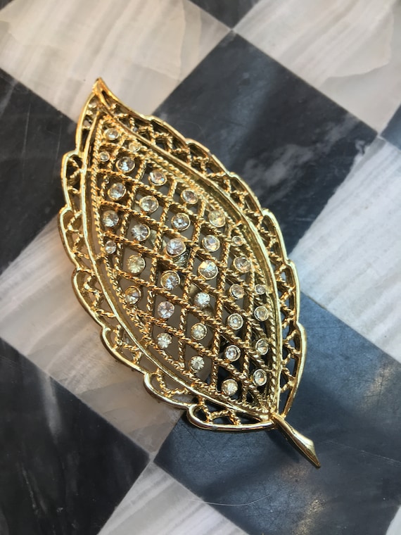 Mid Century Ornate Lattice Goldtone & Rhinestone Frond Leaf Unisex Lapel Pin, So Trendy, So Hot!