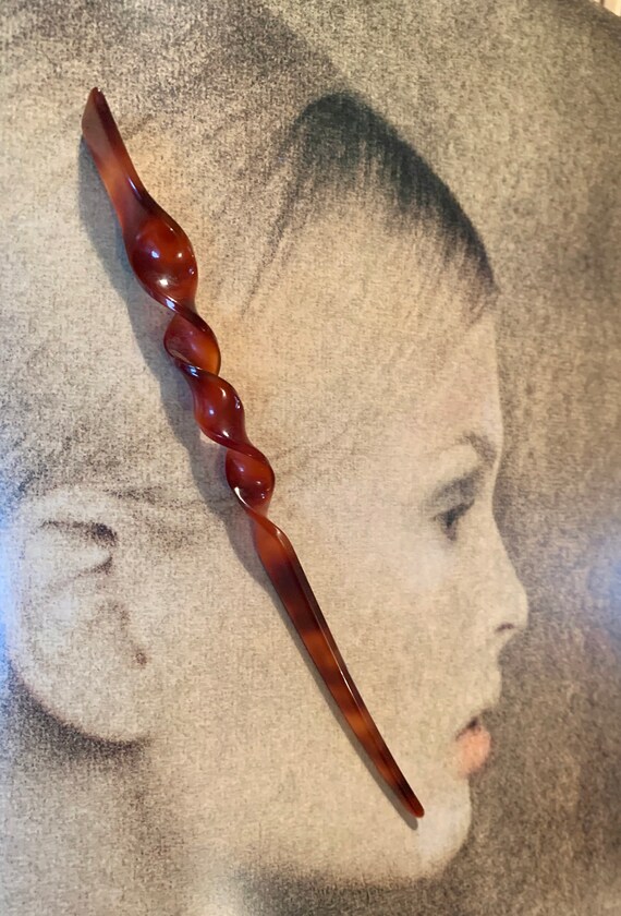 Vintage Tortoise Lucite Twisted Hair Stick, Made in France View 4