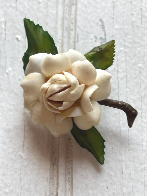 Vintage Tropical Island Natural Shell Magnolia Gardenia Flower Brooch Lapel Pin Boutonniere, Mid Century Cruise Resort, Palm Beach Glamour