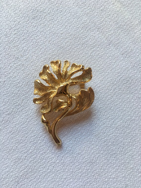 Vintage Gold Tone Flower Pin Cyclamen Brooch