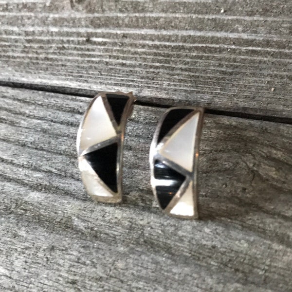 Vintage 80s Native American Zuni Tribe Black and White inlay Sterling Earrings Signed S.E. Sensa Eustace, 80s Zuni Modernist Chic Demi Hoops