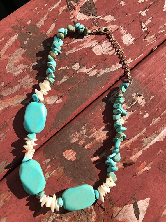 Vintage Southwestern Blue Stone & Mother of Pearl shell necklace