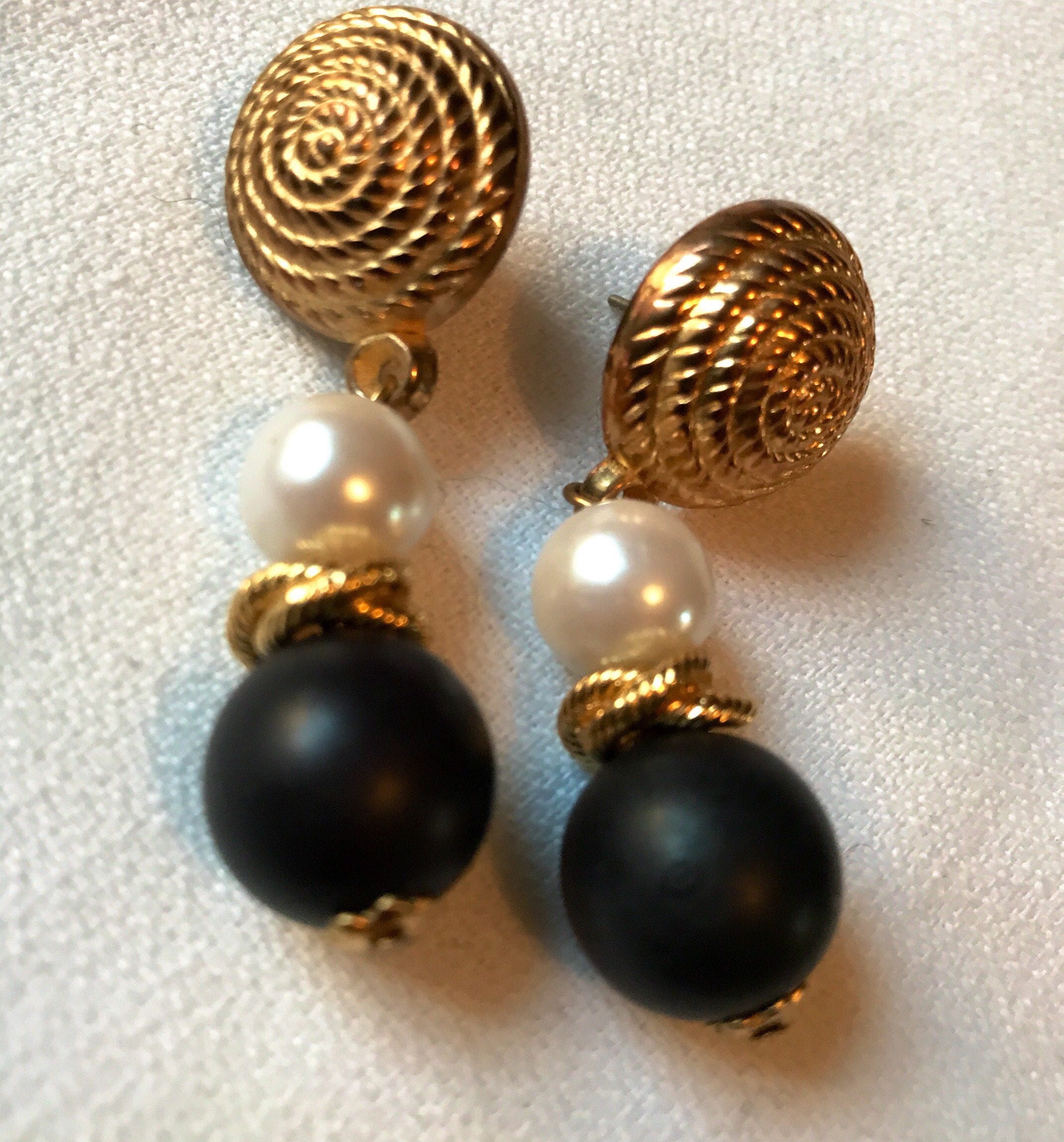 Classy VINTAGE 80's 90's Black & White and Gold Rope Pearl Beaded ...