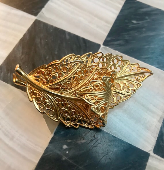 Signed Lisner Golden Leaf Pin, Filigree Frond Vintage Brooch, Elegant Unisex Lapel Pin Boutonnières Corsage