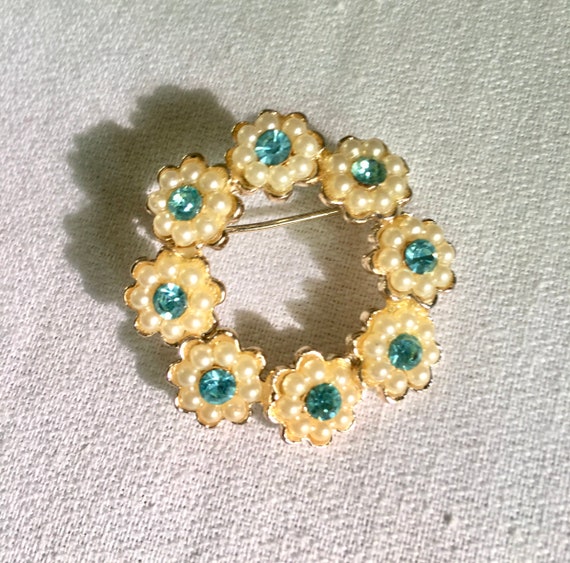 Pretty Faux Seed Pearl & Aqua Rhinestone Circle Wreath Lapel Pin Vintage Brooch