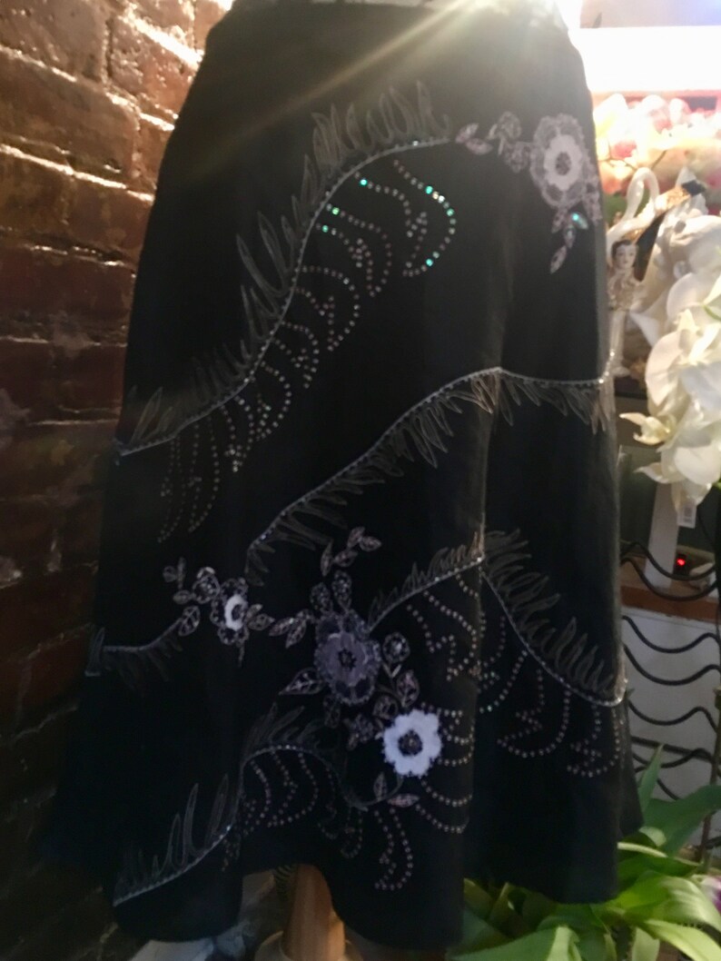 White Floral Embroidered Beaded Black Linen Frida Kahlo Style Vintage Skirt Size M