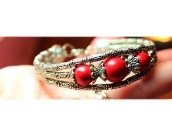 Vintage Southwestern Hollywood Regency Red Beaded Fancy Bamboo Bangle Bracelet with Clasp