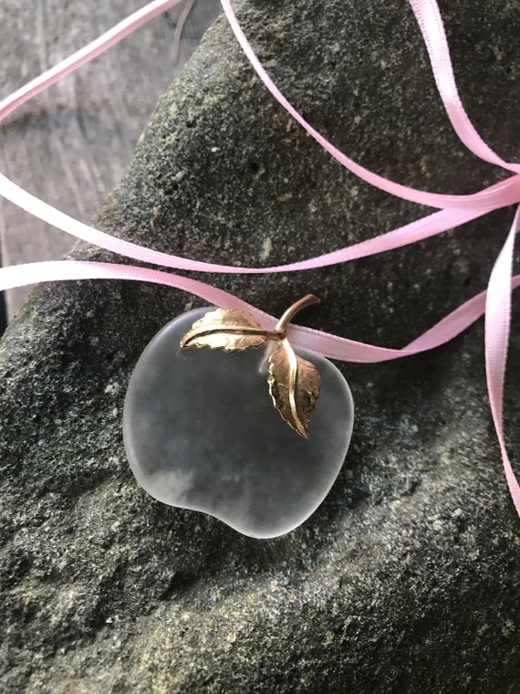 Mid Century Sea Glass with Goldtone Apple Pendant… - image 4