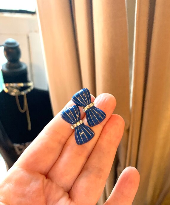 Cute Girlie Bow Earrings, Pretty Cornflower Blue Enamel & Ice Rhinestone Vintage Studs